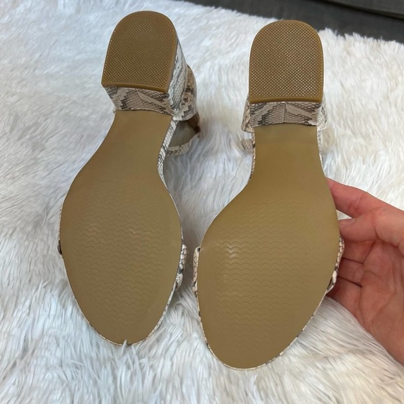 NWOT Steve Madden Irenee Ankle Strap Sandal Light Beige Snake 2" Heel Size 7.5 - Picture 6 of 9
